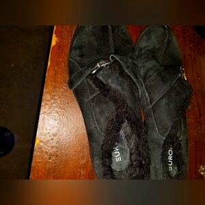 Black suede furry shoes womens size 7.5